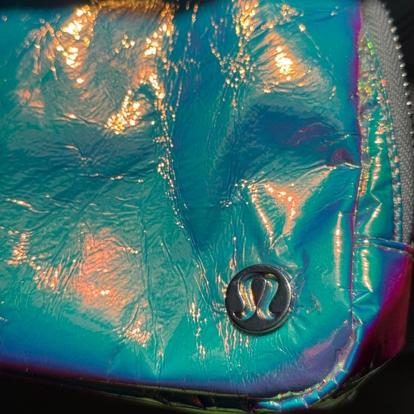 Lululemon iridescent everywhere bag 1 L - NEW - Picture 6 of 10